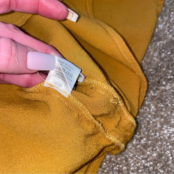 Tobi brand blouse mustard yellow embroidered cropped flowy sleeve flutter SZ SM - Picture 4 of 10